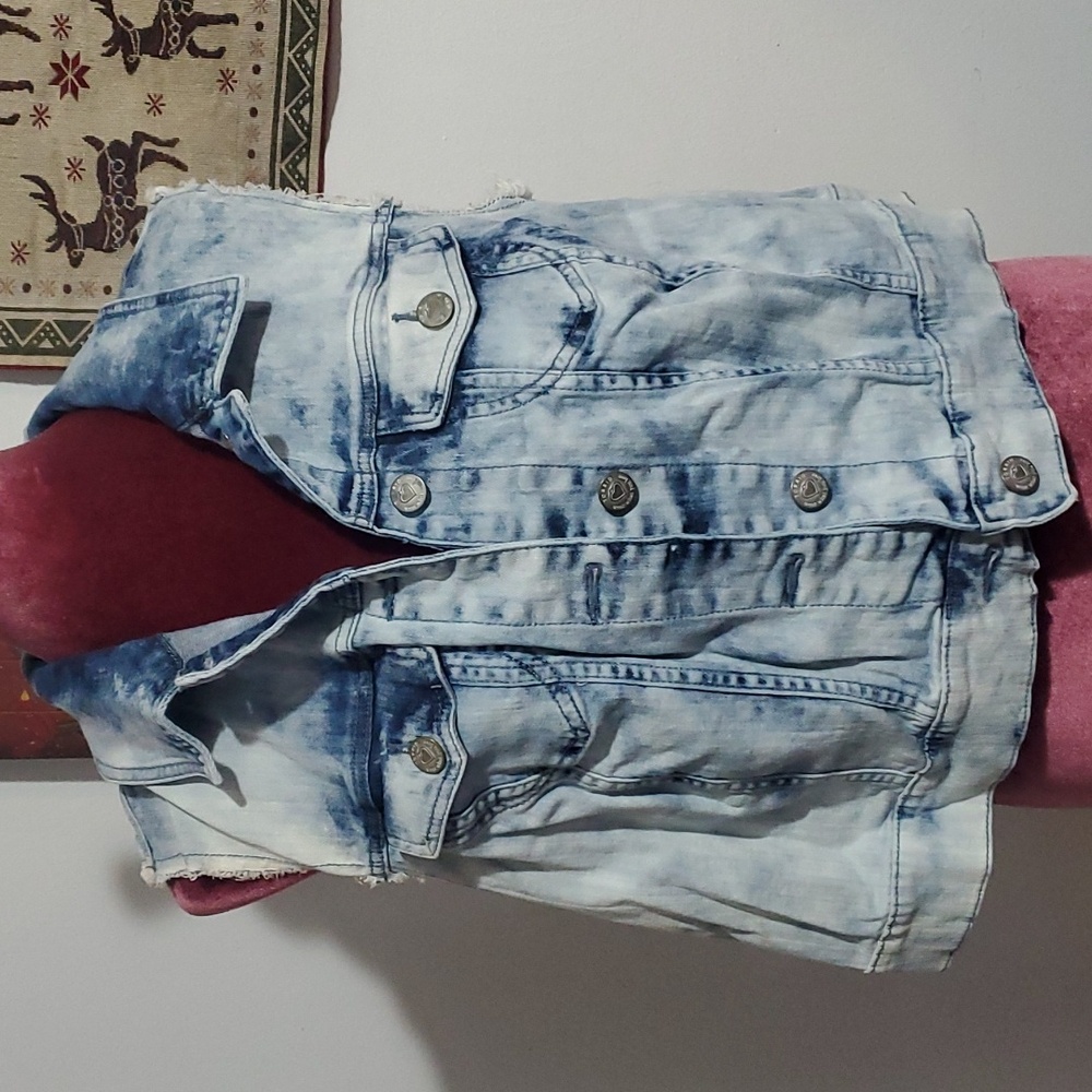 Torrid Size 2 (2X) Jean Vest Jacket Stone Wash Distressed